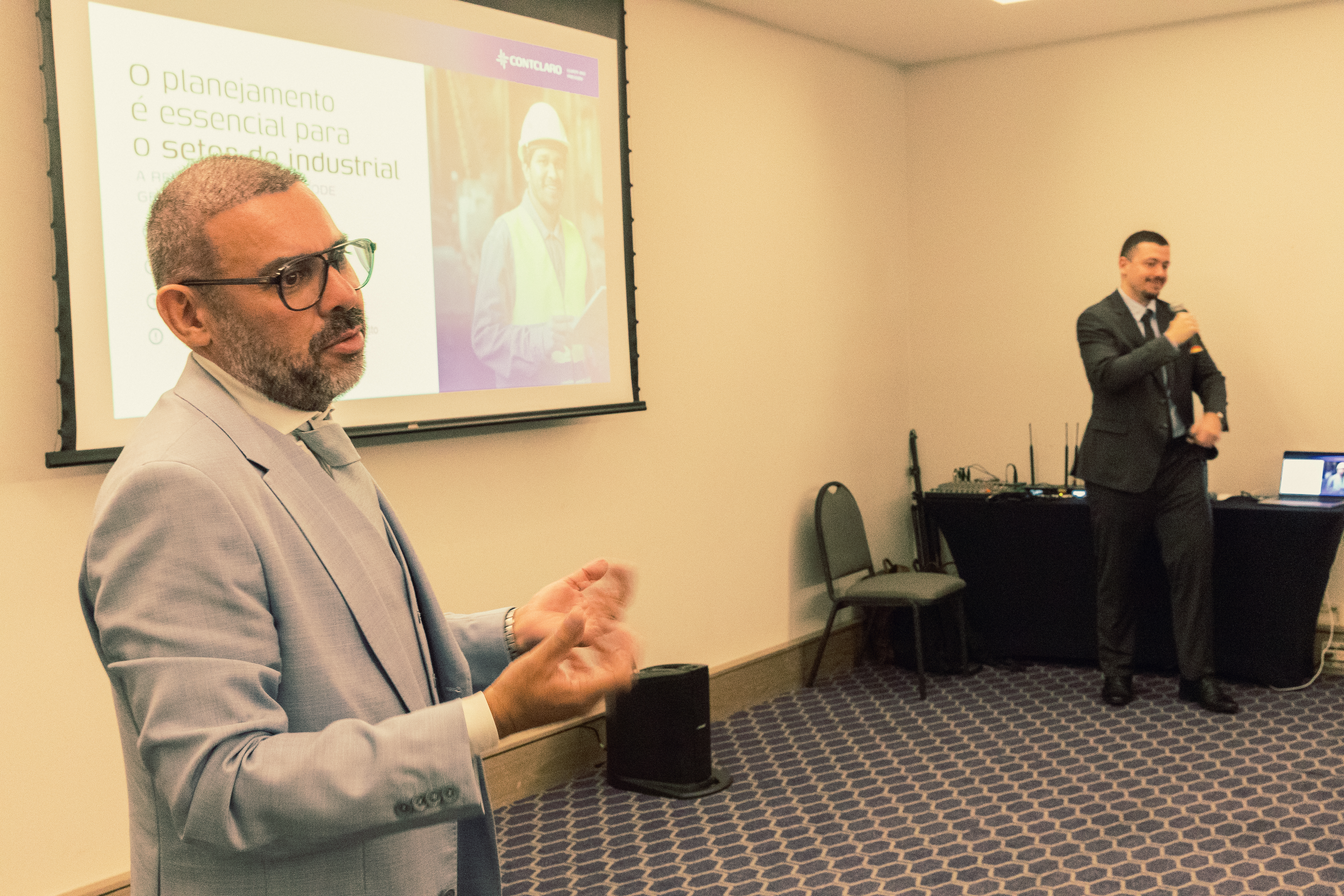 Painel com especialistas